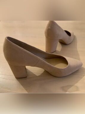 H&M Women Nude Suede Pointed Block Heel Pumps Size 6